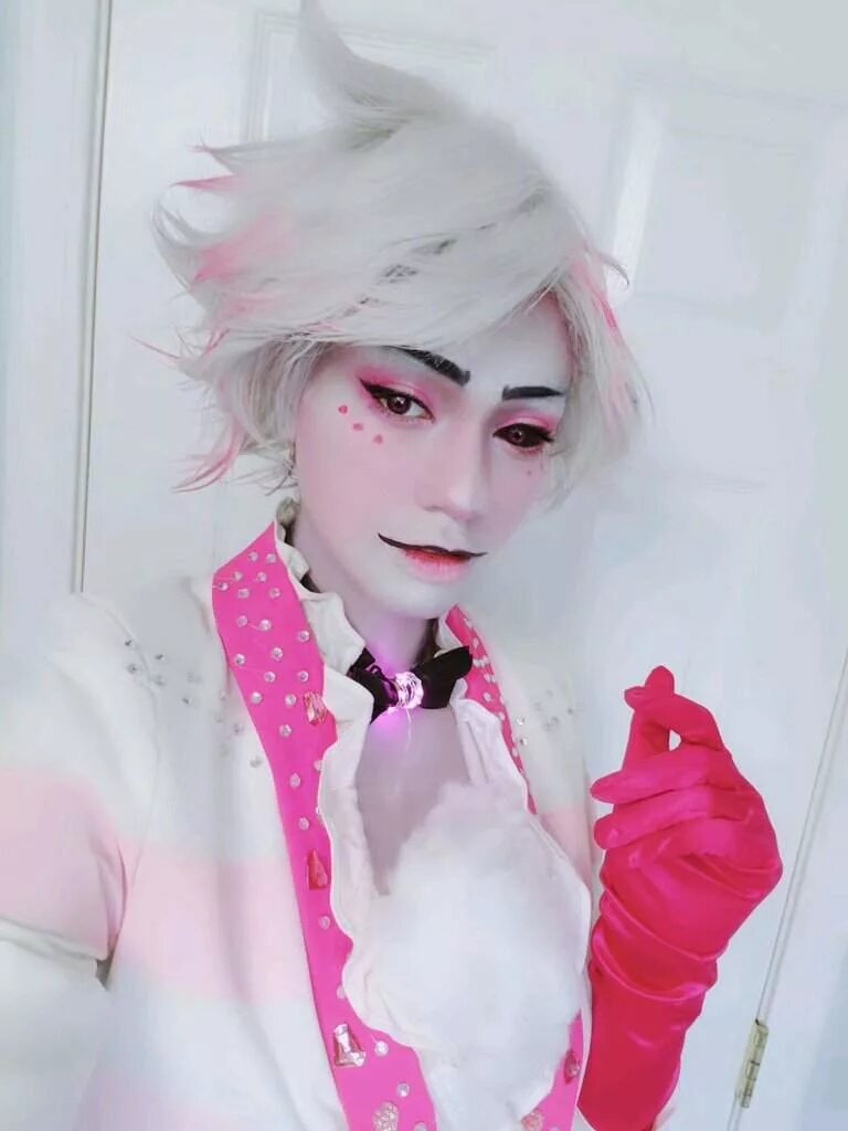 Hazbin hotel cosplay angel. смешной костюм ангела. юри накамура косплей. энджел косплей. одежда для косплея ангела.