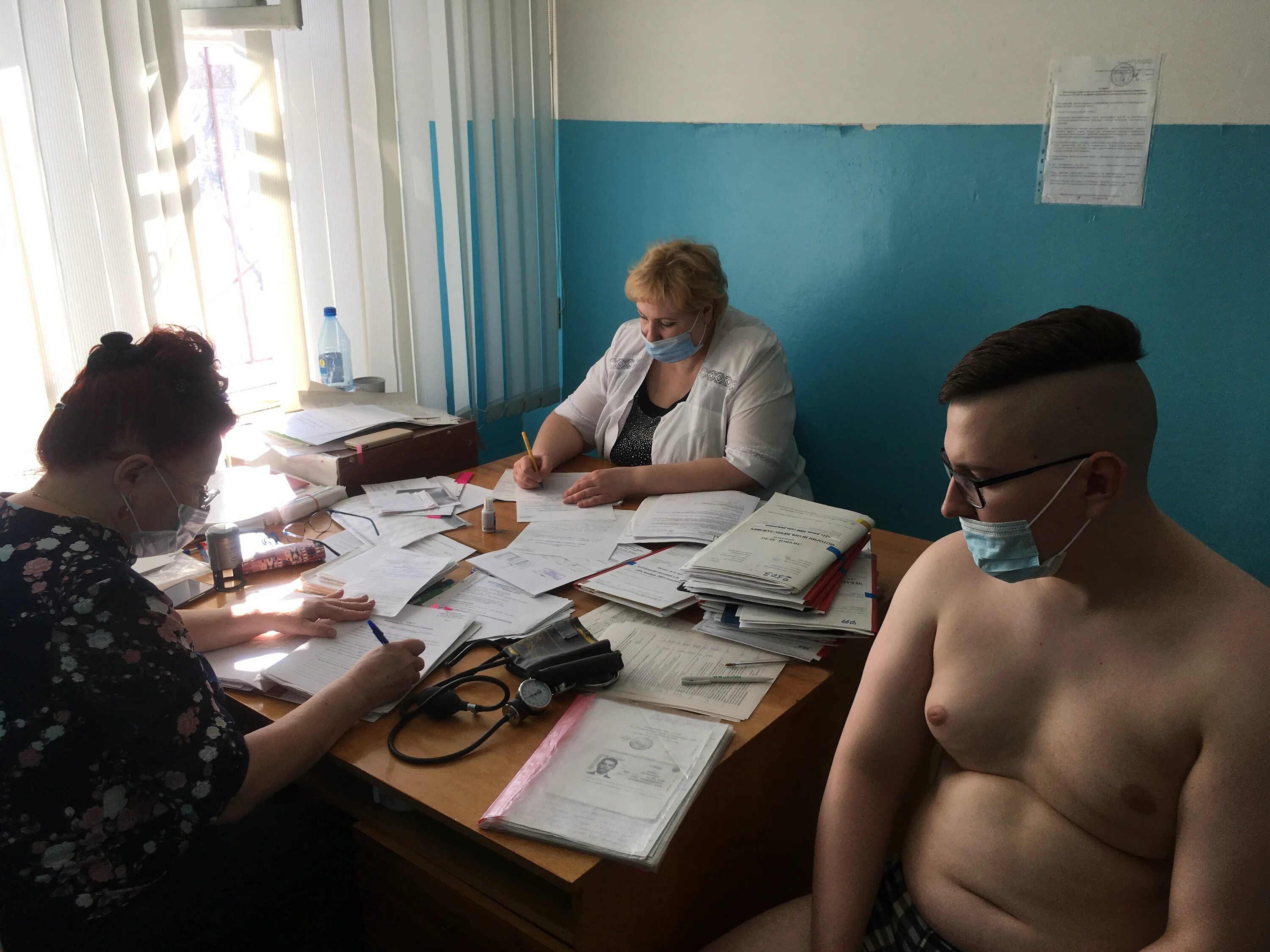 Работа г сосновоборске. Призывная комиссия. Призывная комиссия в трусах. Призывная комиссия в СССР. Призывная комиссия в Ижевске.