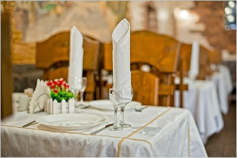 гостиный дом брянск любимый дворик. гостиный дом брянск рыцарский зал. ресторан гостиный дом. гостиный дом трактир брянск. ресторан гостиный дом.