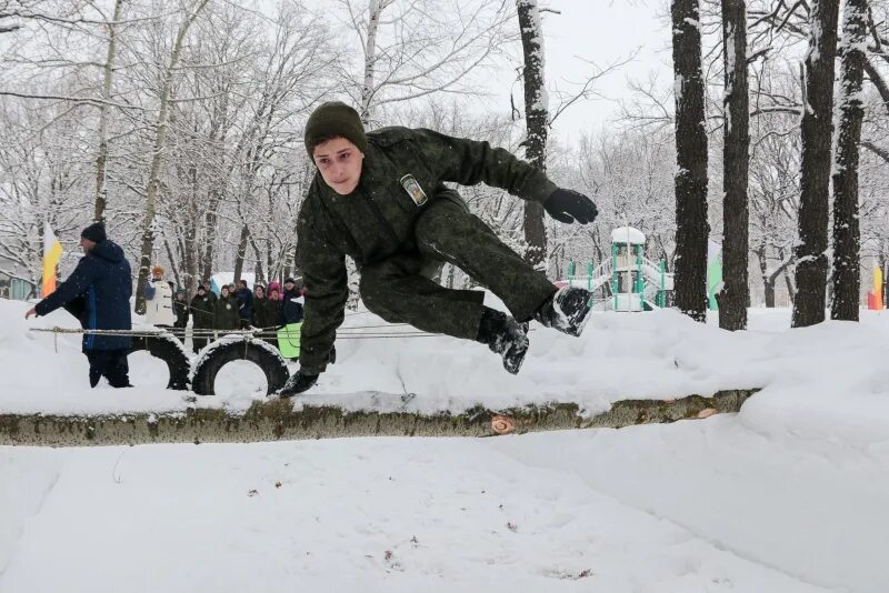 Зарница 23 февраля на улице