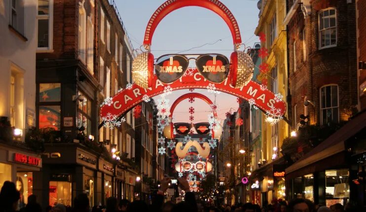 Карнаби стрит Лондон. Carnaby Christmas. Район Carnaby London вывески металлические. Carnaby London Power.