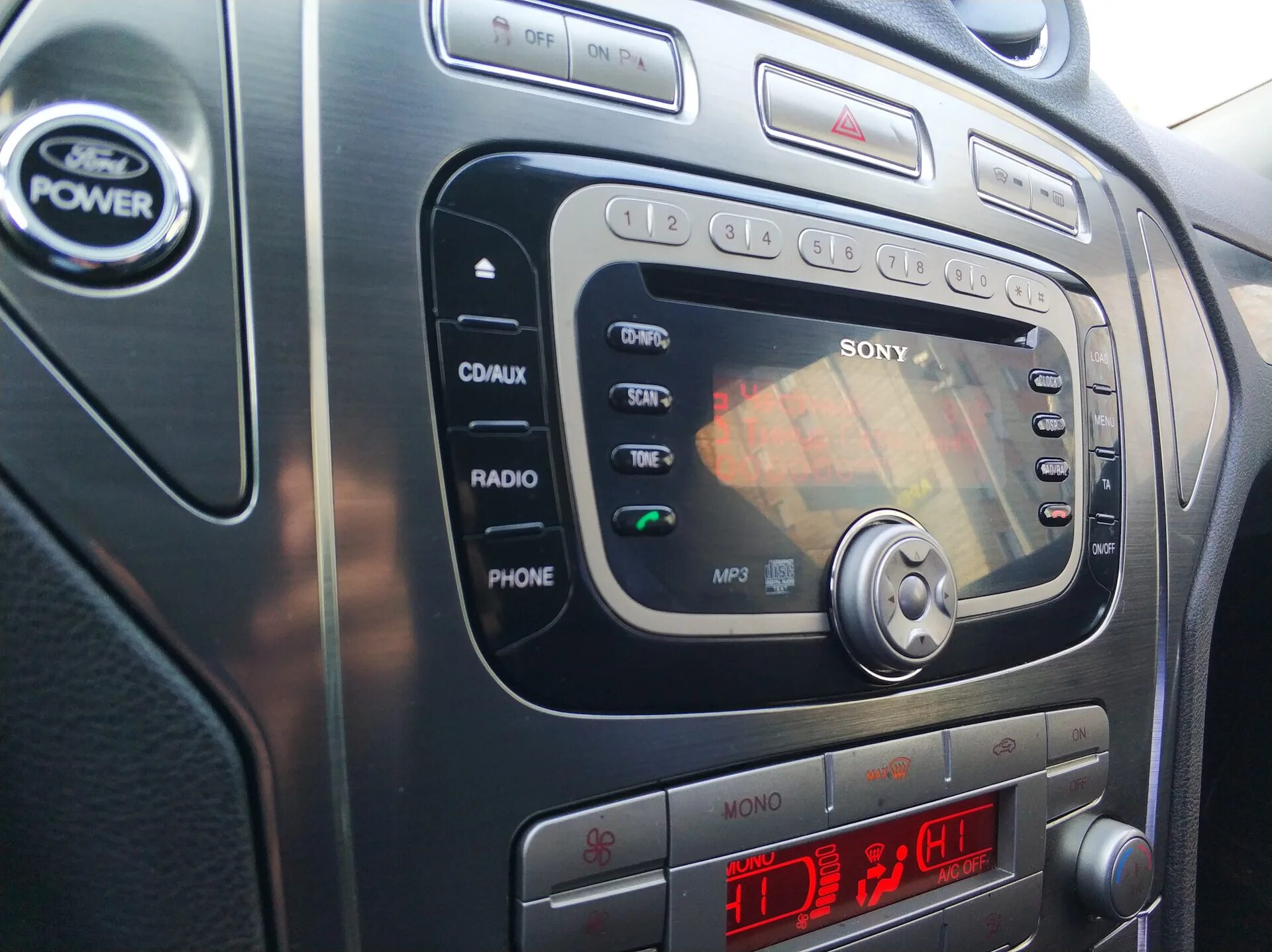 Sony ford mondeo. Магнитола сони форд мондео 5. магнитола sony ford fusion titanium 2018. полировка магнитолы форд фокус. консоль sony ford explorer 3.