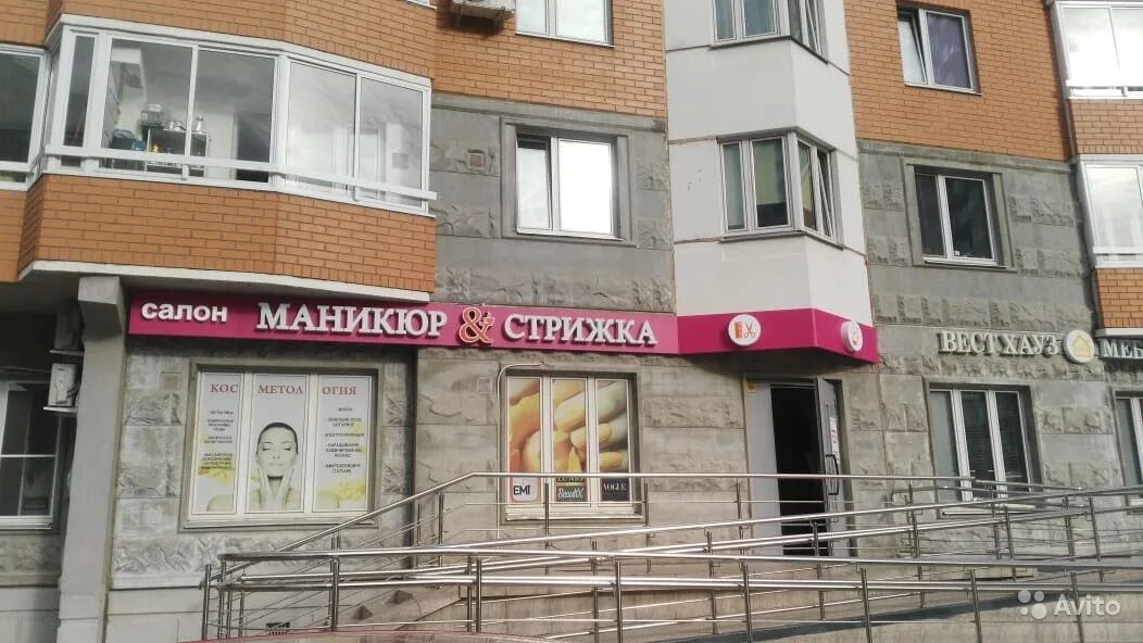 Маникюр переделкино ближнее. Жк переделкино ближнее подъезд. Детская поликлиника на маршака. Маникюр переделкино ближнее. Дизайн салона красоты в стиле бордовый.