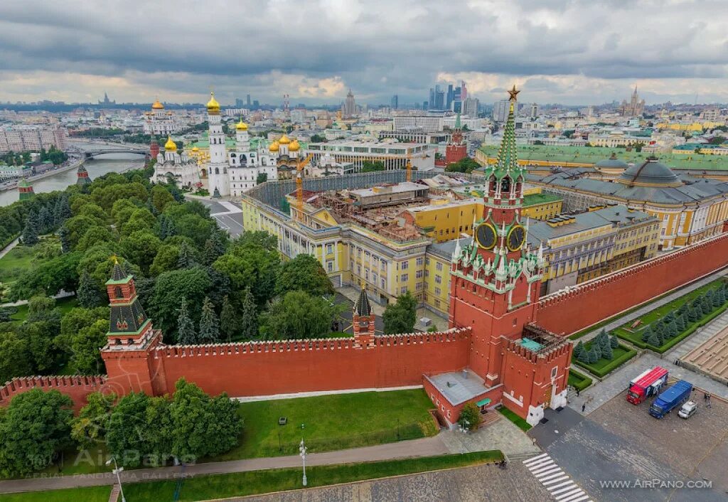 Кремлевский вид. Московский Кремль с высоты птичьего полета. Виды Московского Кремля с высоты птичьего полета. Территория Кремля в Москве сверху. Кремль Московский — Нерушимая крепость.