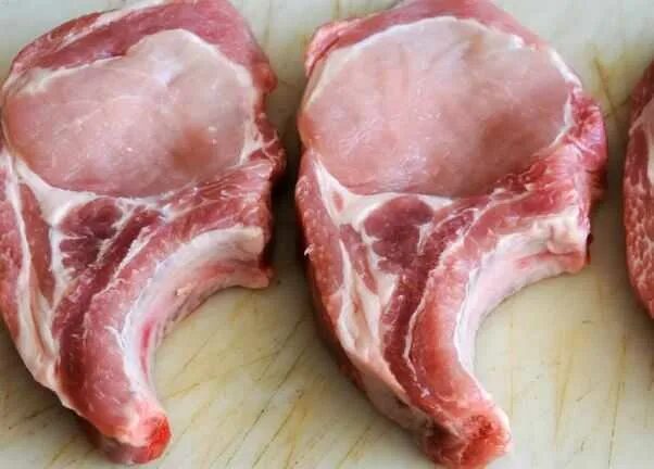 Спинка говяжья. Уголки свиные. Говяжья шея мясо. Свиные краешки. Мясо говядина.