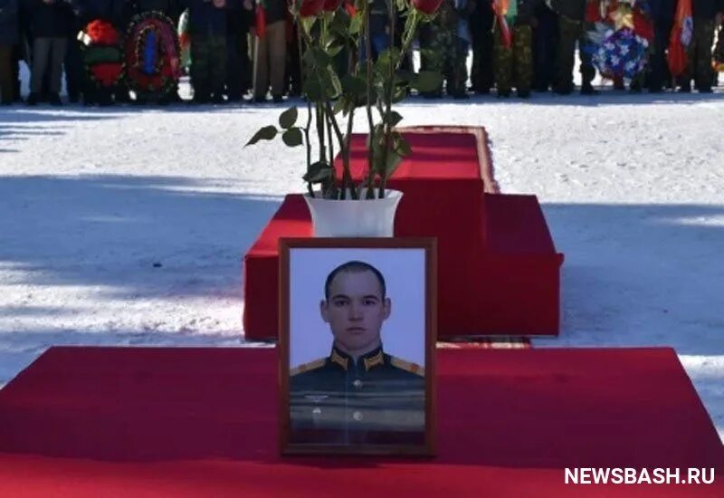 Сколько погибло из башкирии на сегодняшний. Погибшие солдаты из Башкирии. Нефтекамск похороны погибшего.