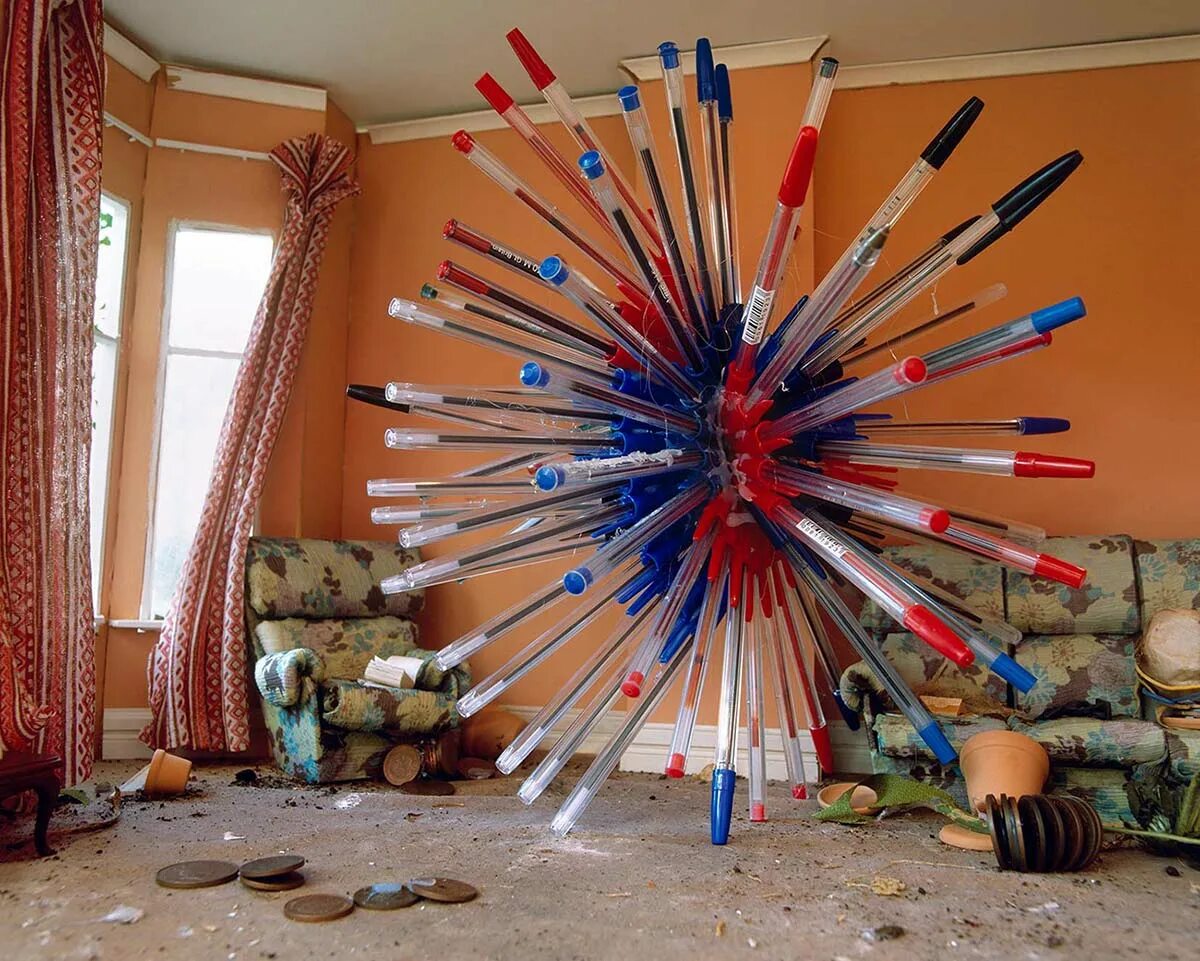 Мелочи для дома. Самые используемые предметы. Лайфхаки для дома. Инсталляция из вещей. Самые используемые предметы.