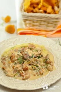 Лисички с курицей в соусе