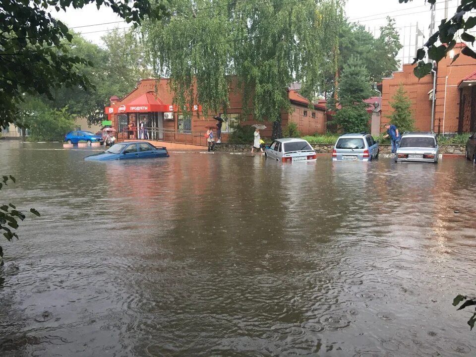 Какие улицы затопила в городе орске. Ульяновск потоп. Ульяновск потоп после дождя. Ульяновск потоп 2023. Димитровград дождь.