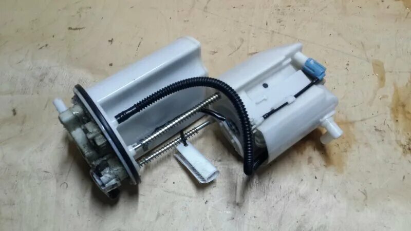 Тойота рав 4 2005 насос топливный. Бензонасос rav4 2006. Топливный насос рав 4 2003. Топливный насос рав 4 дизель. Toyota 23220-0t131.