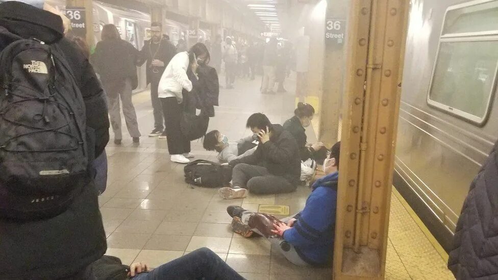 Сша обвиняют в теракте. Стрельба в метро Нью-Йорка. Метро Нью-Йорка 2023. Катастрофа в метро Нью-Йорка 2009.