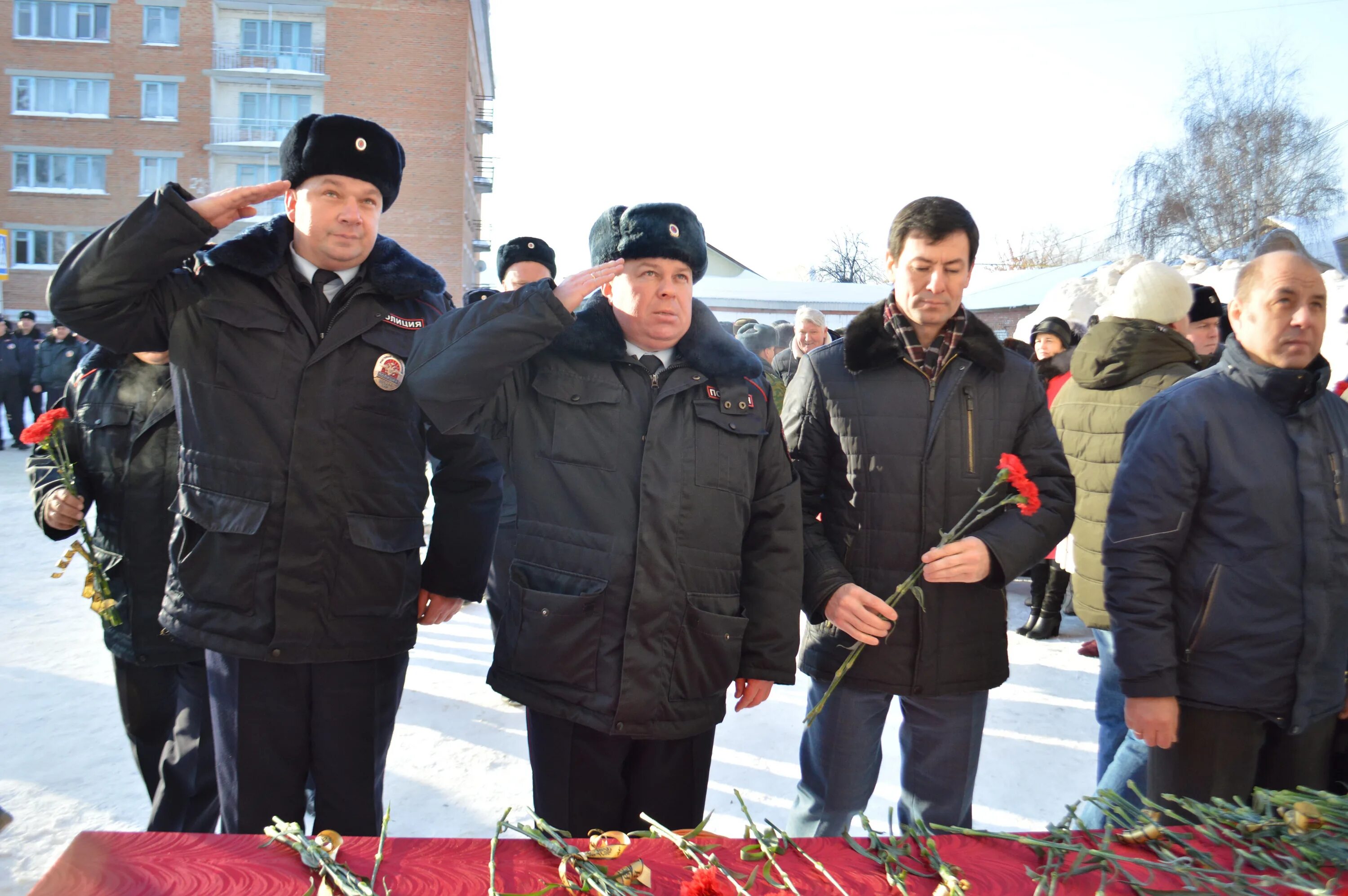 Полиция Пугачев. Похороны в городе Пугачеве Саратовская область. Подвиг полицейского. Саратовская полиция.