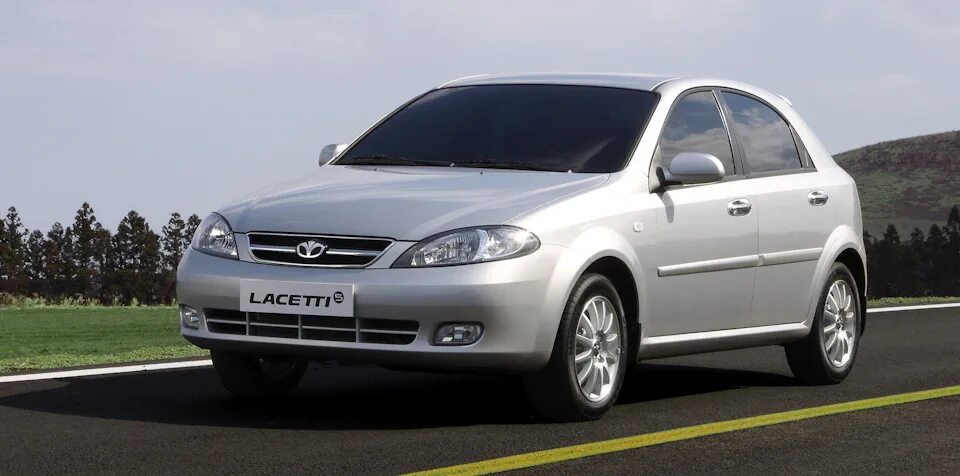 Машина похожая на шевроле. Daewoo Lacetti 2004. Daewoo Chevrolet Lacetti. Lacetti Daewoo 2004г. Daewoo Lacetti 5.