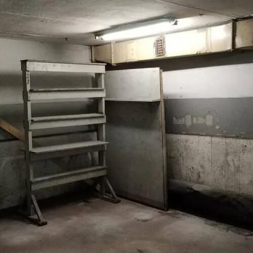 Сниму цокольное помещение. Станиславского 85 подвальные помещения. арендаторы для подвального помещения. подвальное помещение с качающейся лампой. сдам подвал.