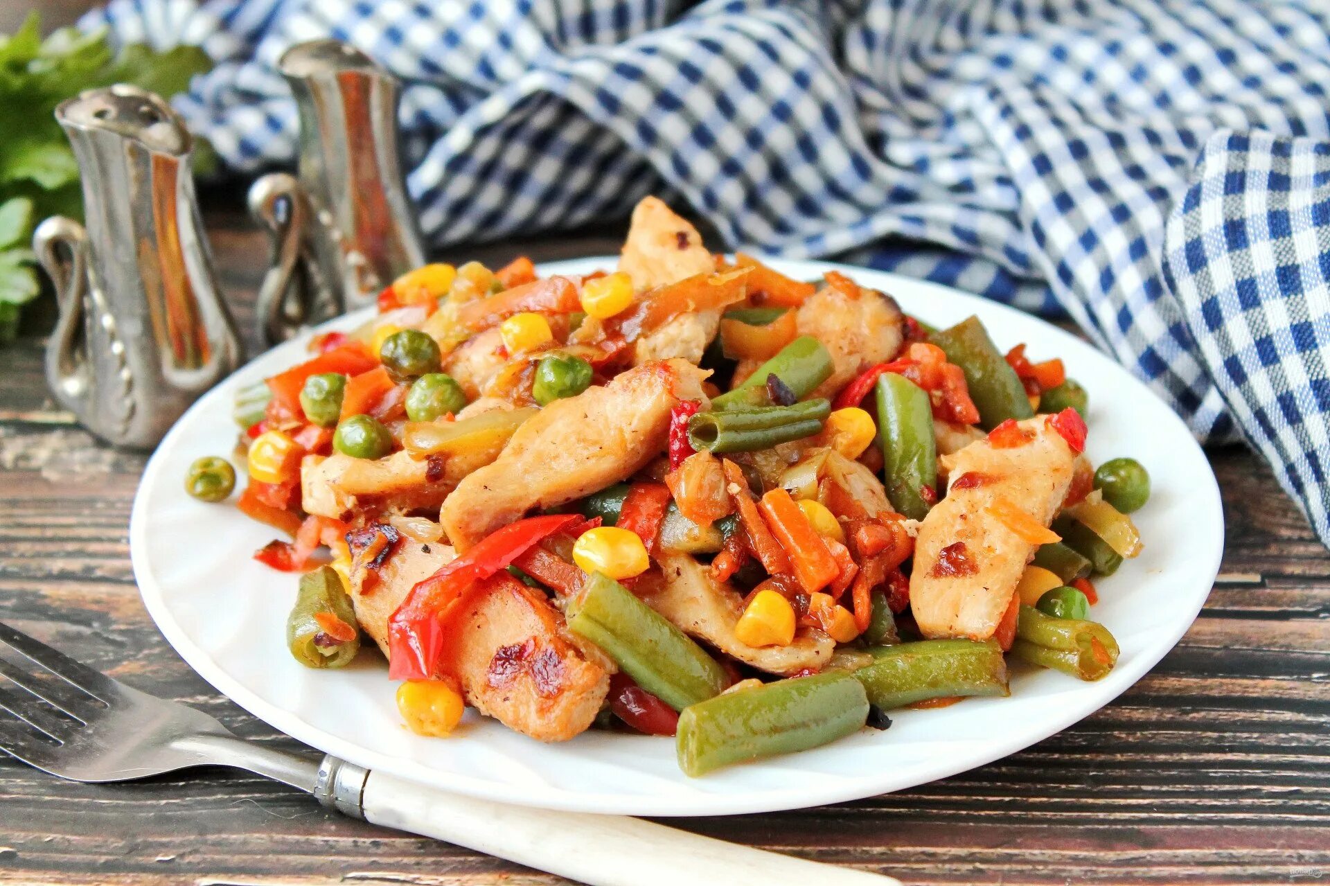 Рецепт с мексиканской смесью и курицей. Курица по мексикански. Курица с мексиканской смесью в духовке. Курица с замороженными овощами мексиканская смесь. Рецепт с мексиканской смесью и курицей.