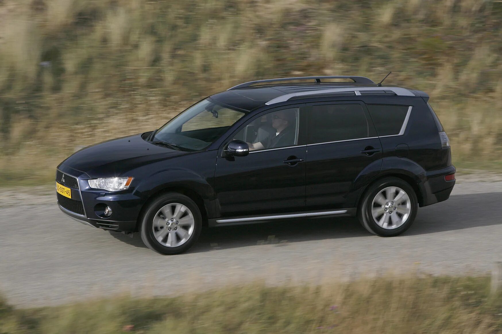 Митсубиси аутлендер 2 купить. Mitsubishi Outlander XL 2007. Mitsubishi Outlander XL 2012. Mitsubishi Outlander 2011. Mitsubishi Outlander 2.2 TDI.