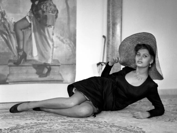 Classic Beauty: Sophia Loren in Pictures Sophia loren, Sofia loren, Old hollywoo