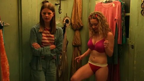 Sydney Sweeney and Peyton Kennedy in Everything Sucks! 