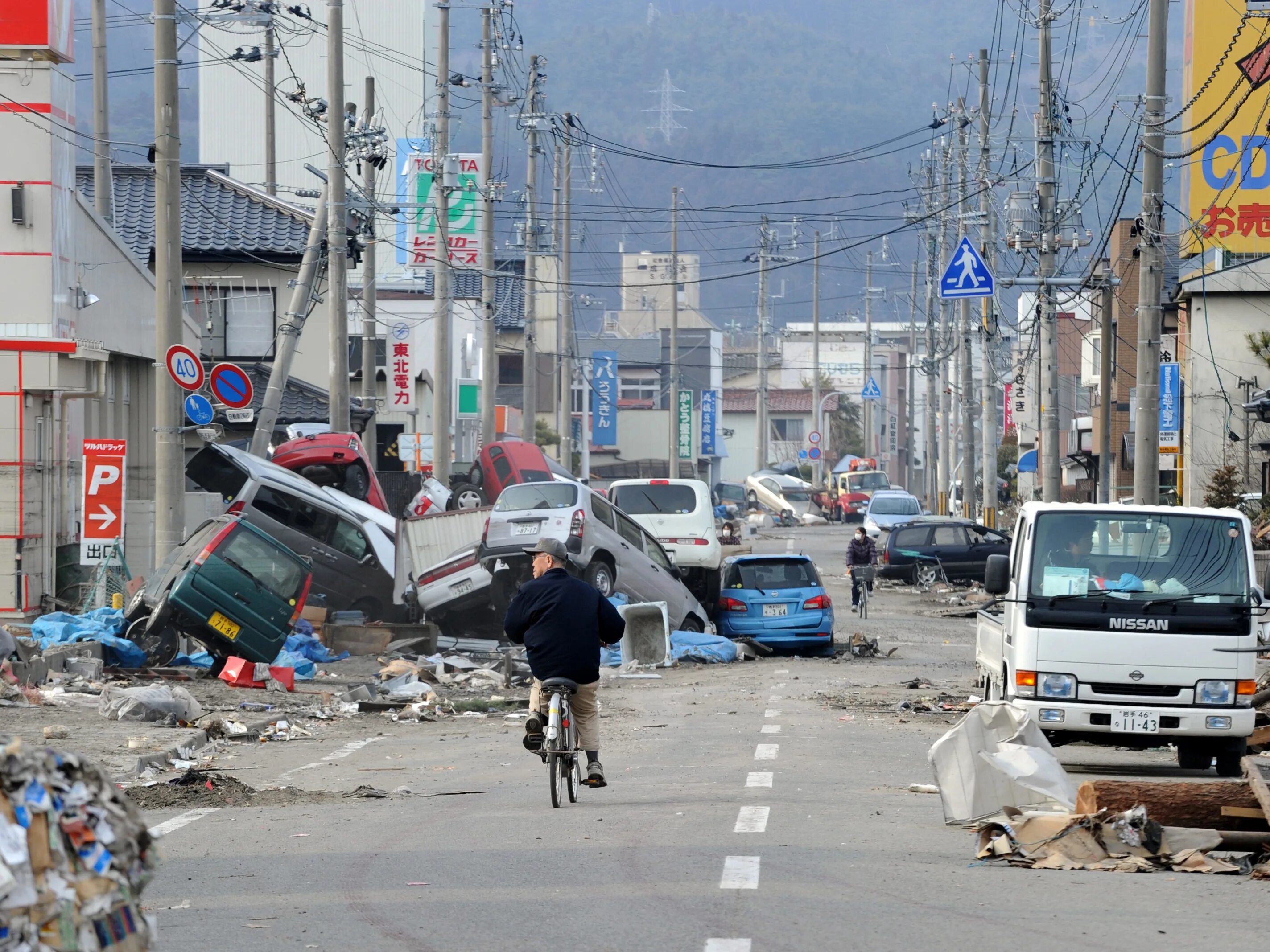 Япония 2011 землетрясение и цунами. Последействия землетрясений. Сычуань землетрясение 2008. Землетрясение в эквадоре. Землетрясение 1976 года в китае.