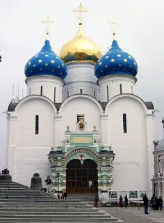 Сколько в лавре церквей