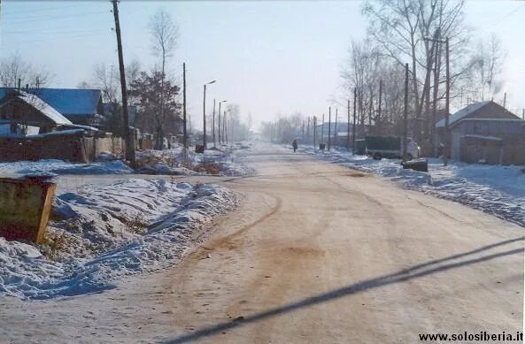 Старые родители. Вид из деревенского окна. Летняя ночь. Д авсюнино орехово-зуевского района. Деревня предала.