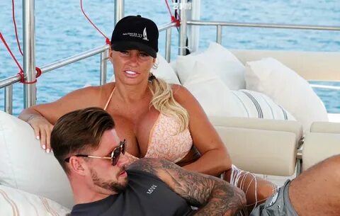 Katie Price 2022 : Katie Price - With her boyfriend Carl Woods on holiday i...