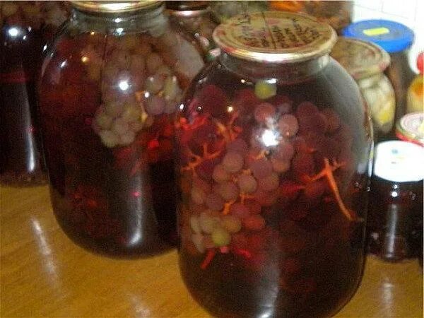 Компот из винограда. Виноградный компот на зиму. Компоты в банках на зиму. Компот с виноградом на зиму. Компот из винограда и яблок.