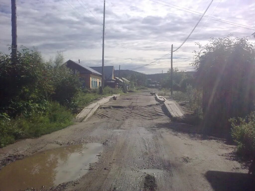 Улица олекминска. Дорога олекминск якутск. Улица олекминска. Улица олекминска. Город олёкминск.