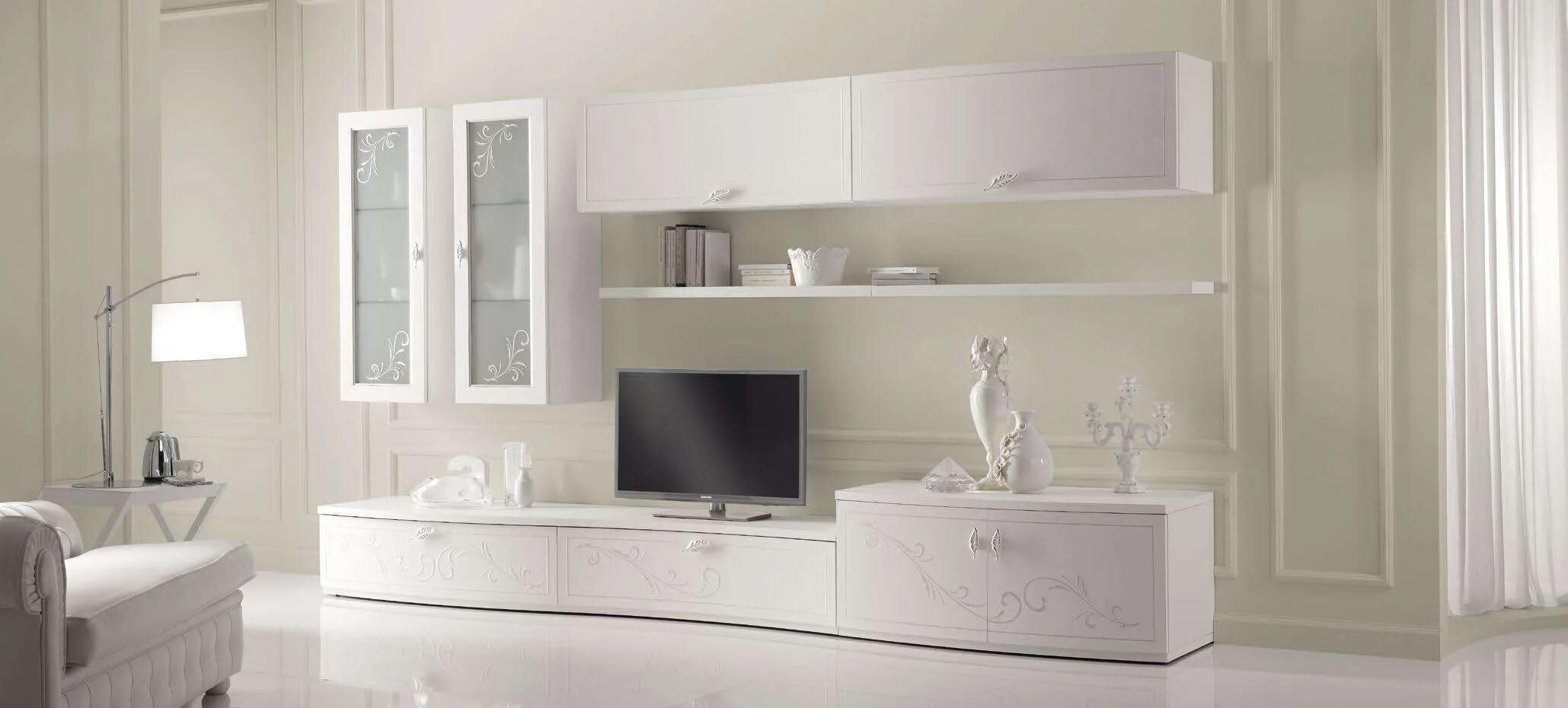 Гостиная с белой мебелью. Гостиная с белой мебелью. Белая мебель в стиле прованс. Белая спальня. Гостиная кентаки белый брв.