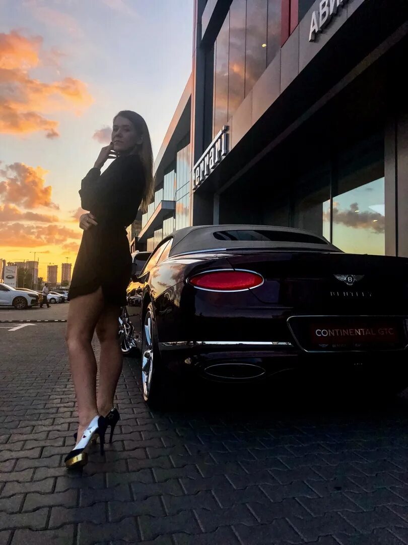 Bentley girl. Девушка на Бентли. Реклама Бентли с девушкой. Модель Бентли девушка.