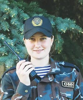 Девушка омон