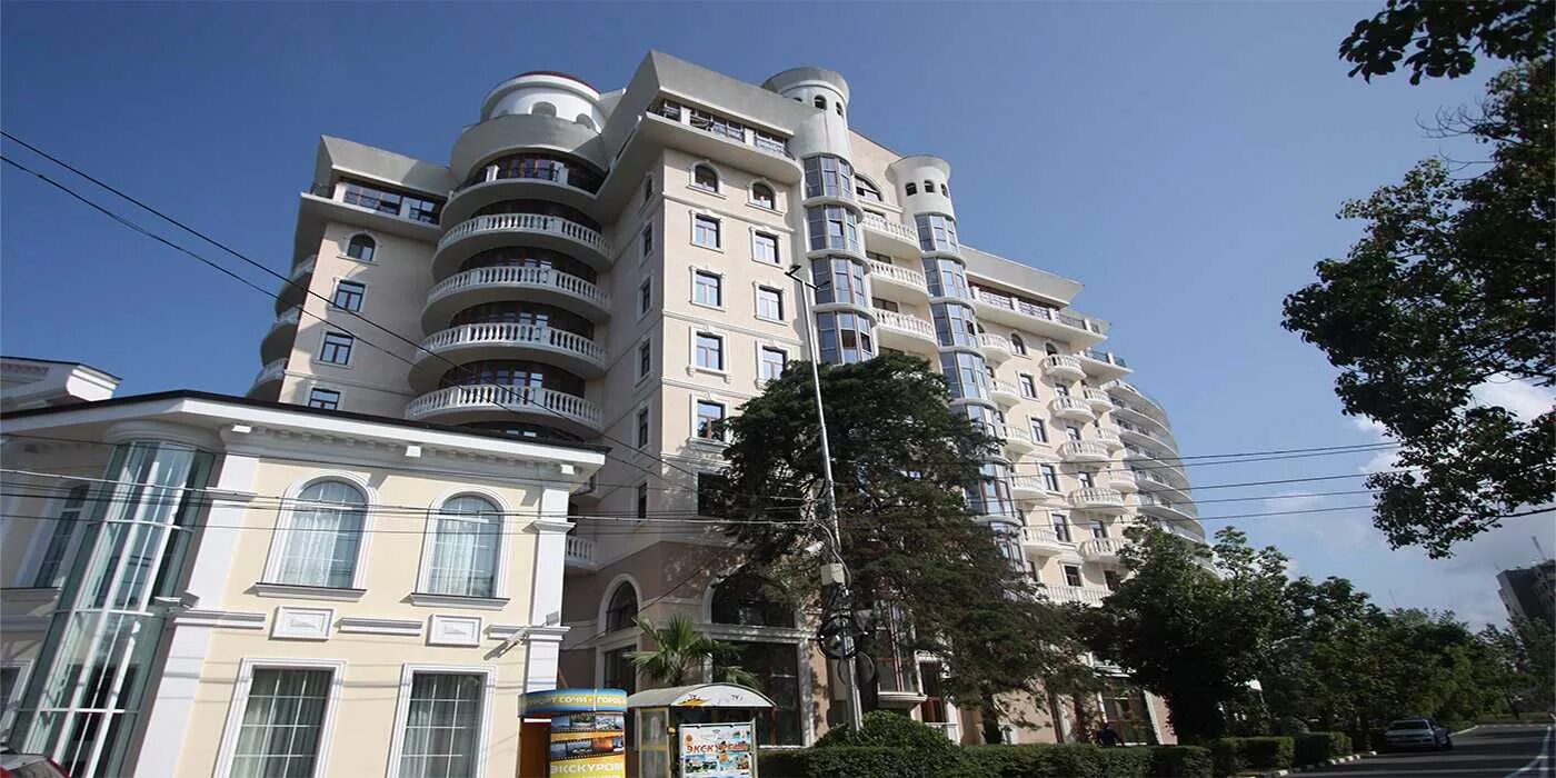 Кировский магазин в березовском. Театральная 6 сочи. Пр ленина 55 чебоксары. Жк театральная 11 сочи. Театральная д 11 саратов.