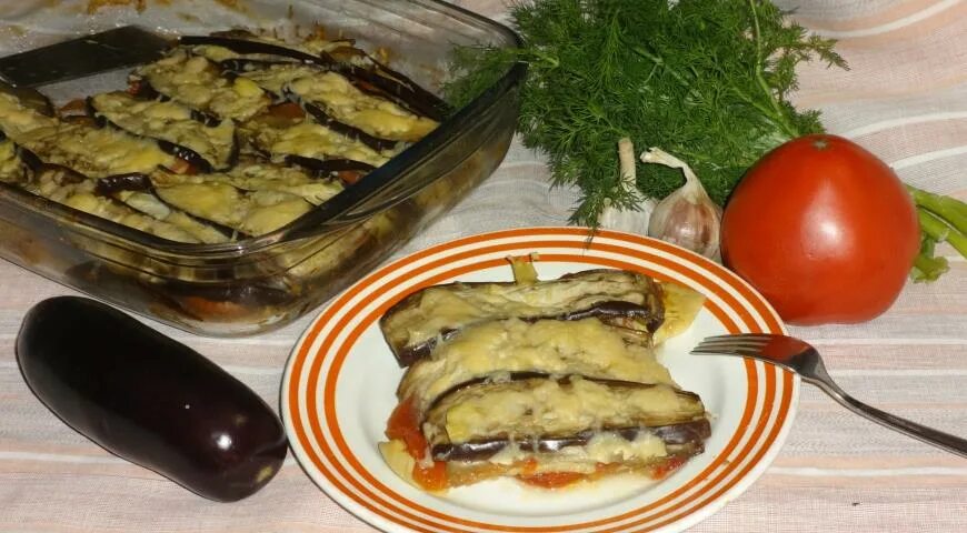 Рататуй с баклажанами. Запеканка из кабачков и баклажанов. Баклажаны с моцареллой и помидорами в духовке. Овощная запеканка с кабачком баклажаном. Запеканка из баклажанов с помидорами и сыром.