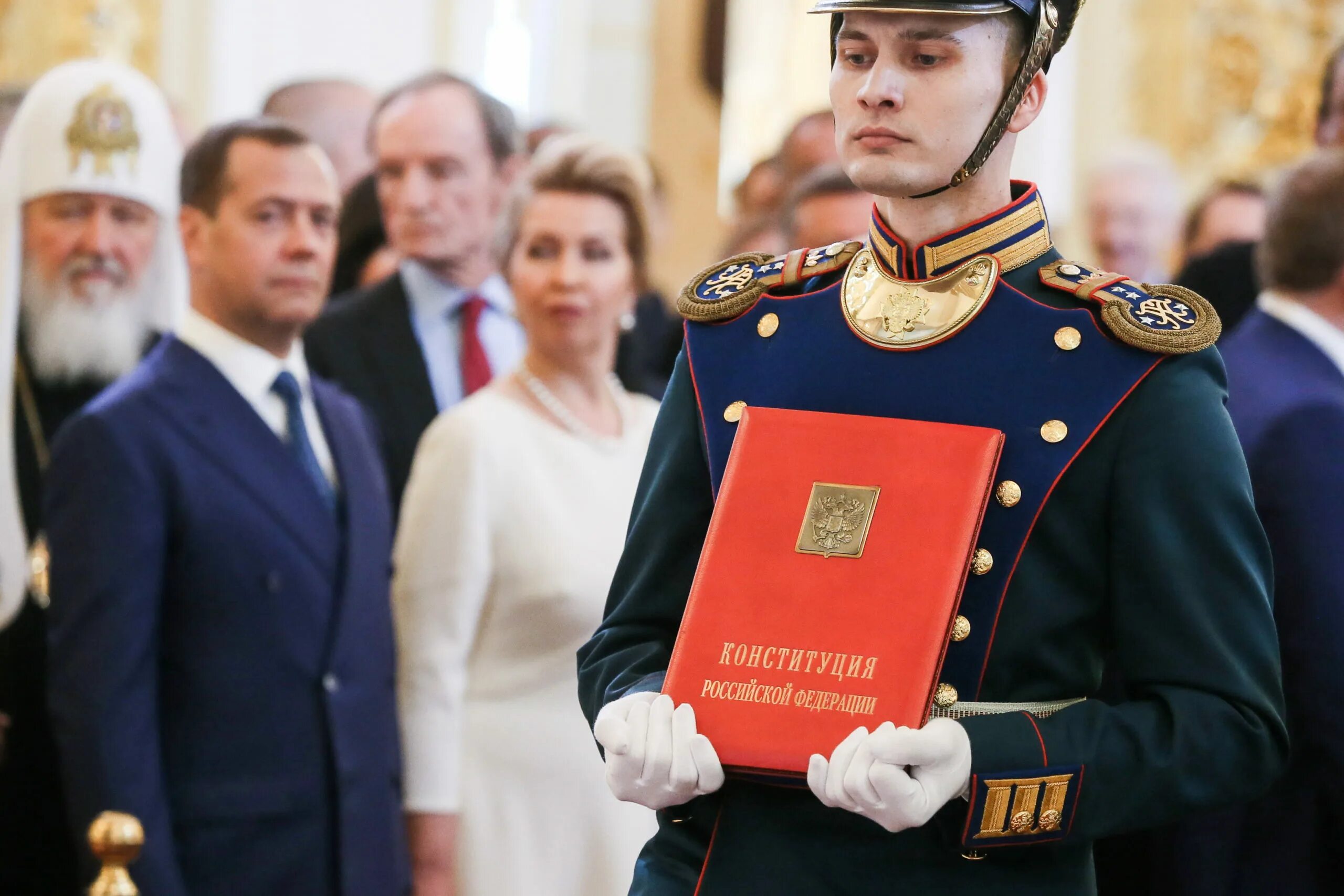 Инаугурация Дмитрия Медведева 2008. Конституция для инаугурации. Инаугурация Путина Конституция.