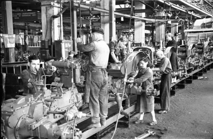 Промышленность в послевоенный период. Развитие промышленности после войны. Развитие отечественной промышленности. Ярославский шинный завод 1940-е. Развитие отечественной промышленности.