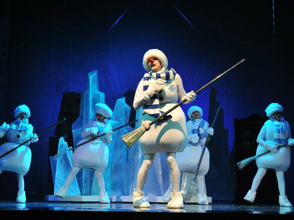 Спектакль снежная королева 1995. Драм театр. Снежная королева спектакль. Снежная королева уфа театр. Русдрам уфа снежная королева.