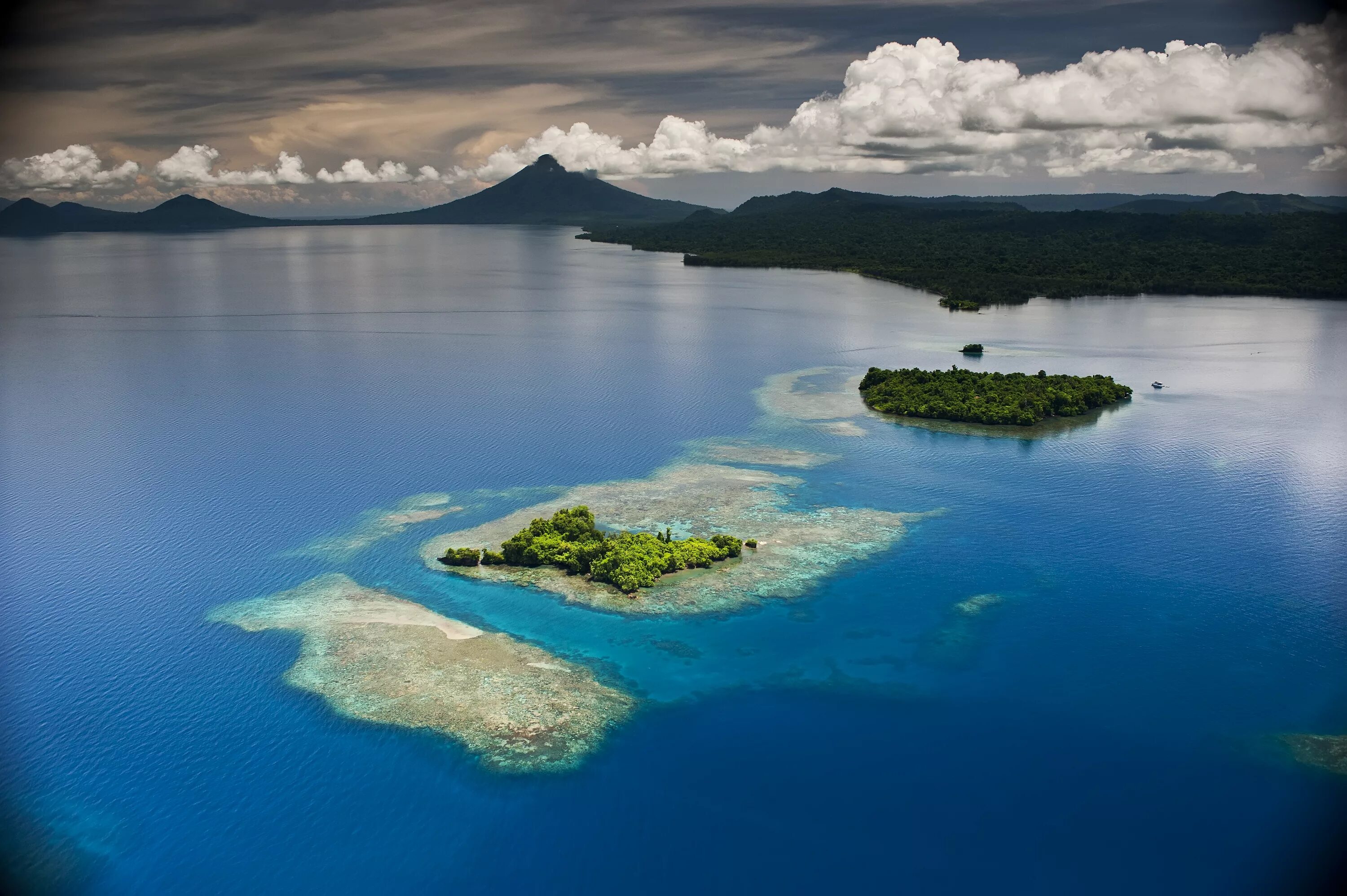 Новые острова отзывы. Остров Папуа. Папуа — новая Гвинея. Остров новая Гвинея. Остров новая Гвинея фото.