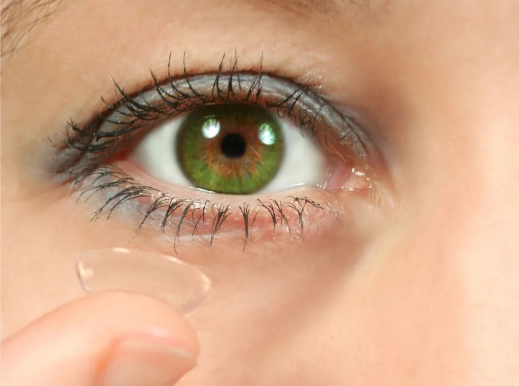 Линзы вредны для глаз. Линзы для глаз. Цветные линзы для глаз. Современные контактные линзы. Мягкие контактные линзы.