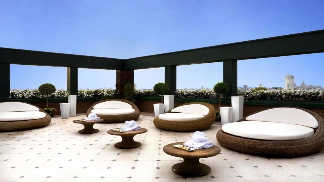 риксос марина абу даби. красивая жизнь!. парень с девушкой в кабриолете. пентхаусы беверли хиллс. Grand hotel tremezzo, italy.