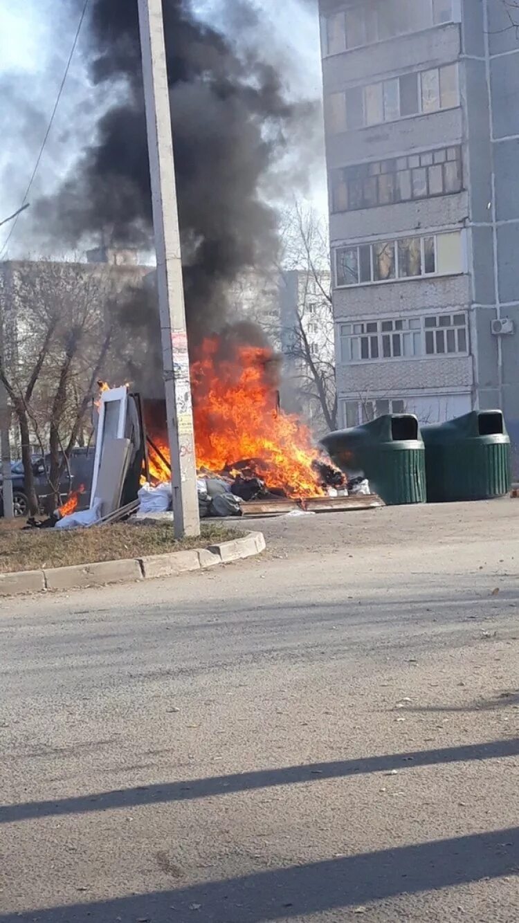 Пожар в Оренбурге сегодня. Пожар в Оренбурге сейчас. Пожар на улице Чкалова. Пожар в Оренбурге вчера. Сирена в оренбурге сегодня