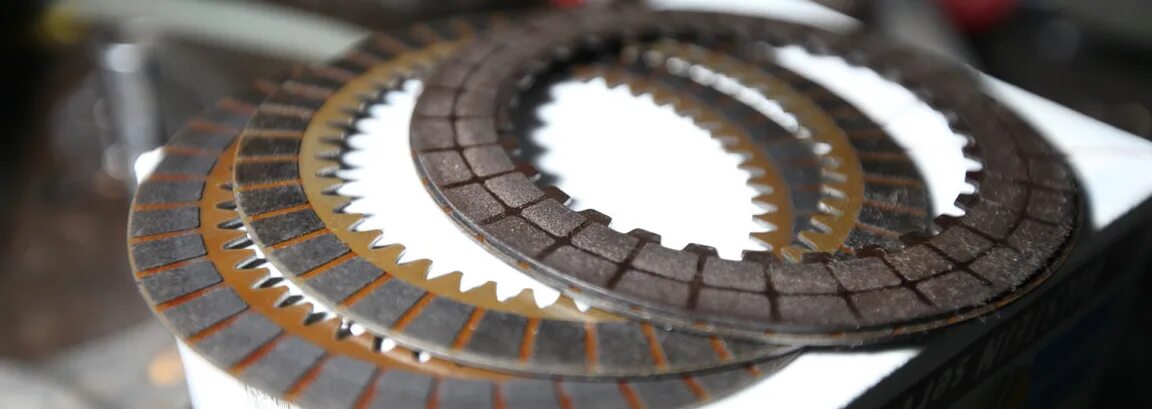 Фрикционный диск ремонт. Ремкомплект раздатки бмв х3 е83. Фрикционы форд эксплорер. Акпп айсин 09g. Фрикционный диск ремонт.