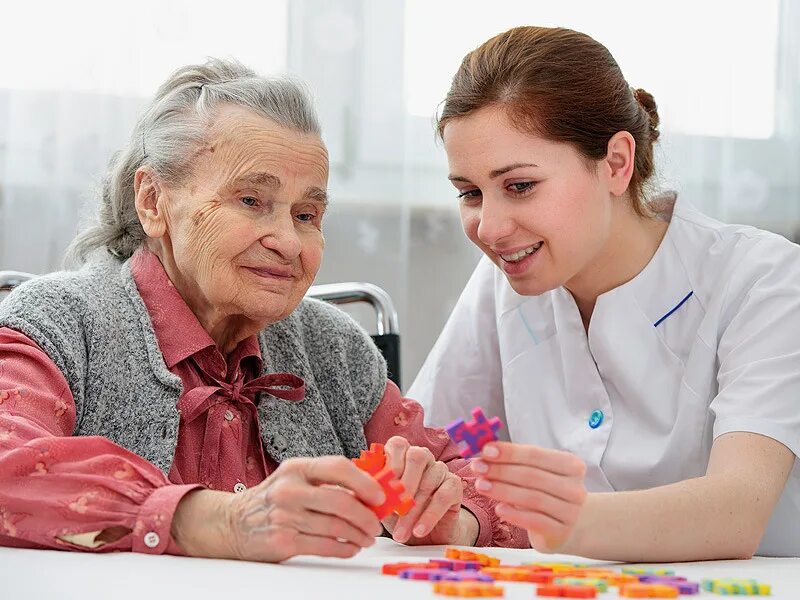 Социальное обслуживание пожилых людей. Семья для пожилого человека. Услуги для пожилых людей. Разговор с пожилым человеком. Конфликт с пожилым.