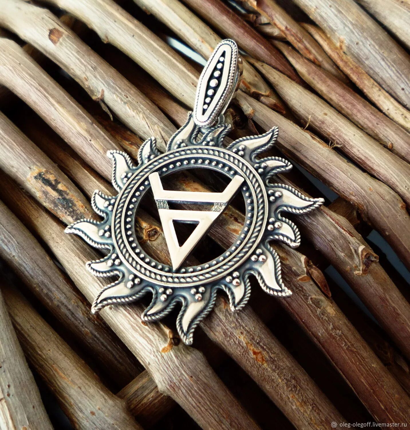 Амулеты велеса славянские. Славянский символ велес. Велес бог славян символ. Велес символ бога велеса. Символ велеса оберег славянский.