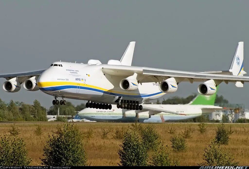 Самолет мрия ан-225. Мрия сравнения. Мрия сравнения. Ан-225 мрия. Ан-225 мрия гостомель.