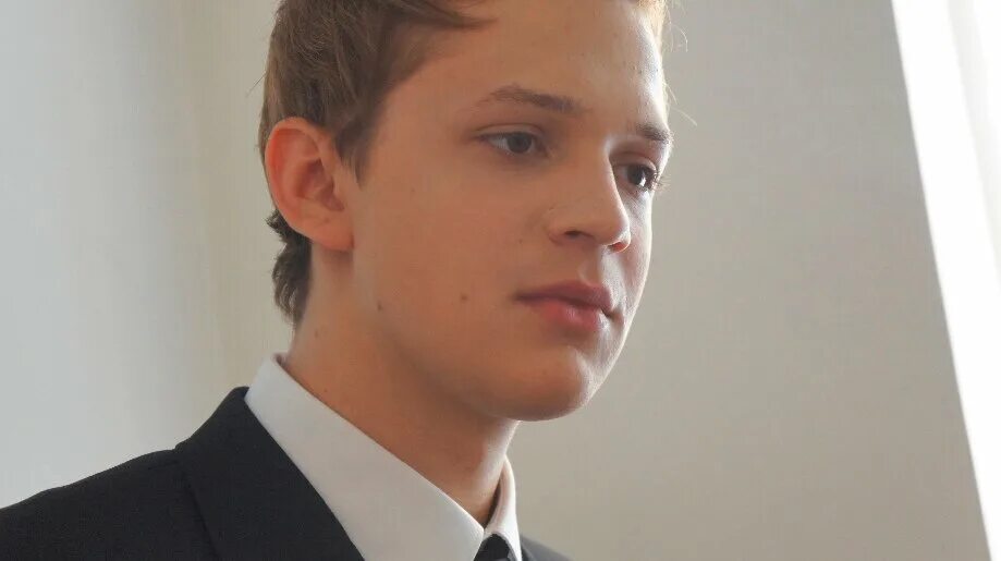 Холостяк тнт даша. Холостяк 2012. Холостяк сериал 2012. Ashley scott нереальный холостяк(сериал, 2015–2018). Фильм холостяк 2012 актеры.