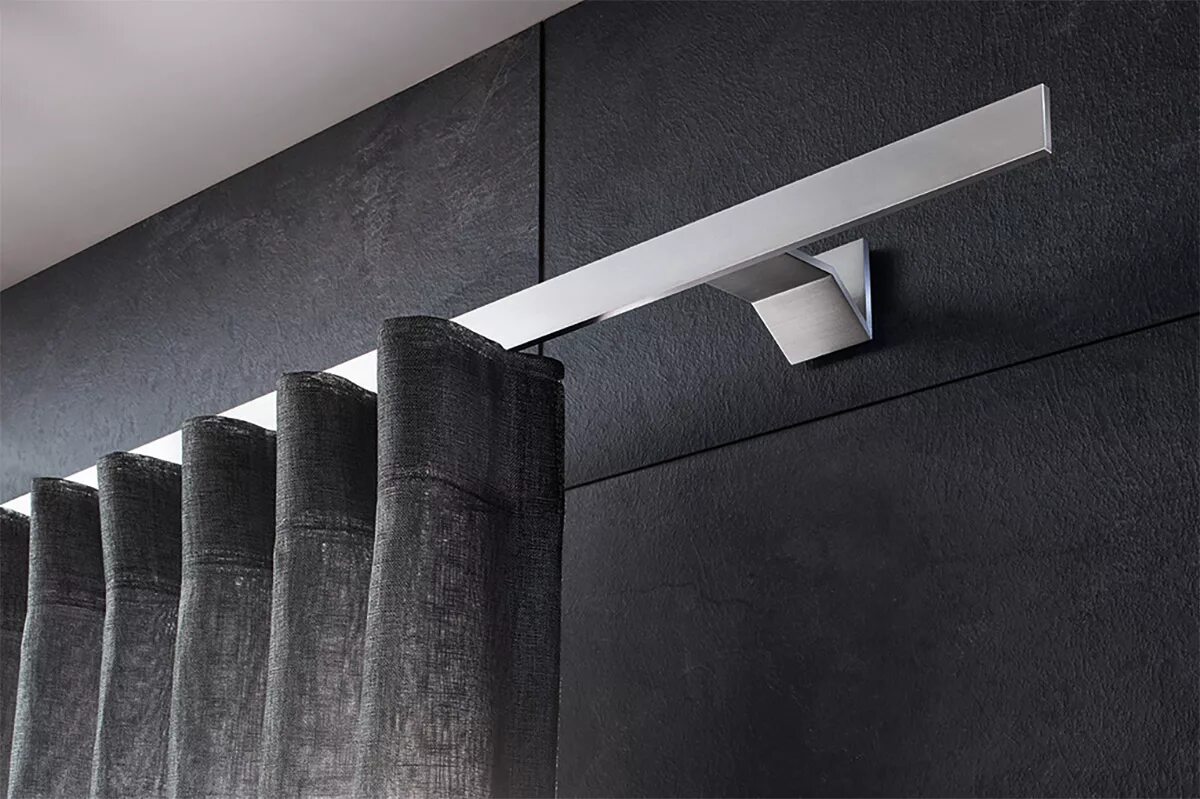 багетный карниз 251 вендетта. современный карниз. темно серые шторы. Decoline 901 карнизы для штор. Ikea гардина струна.