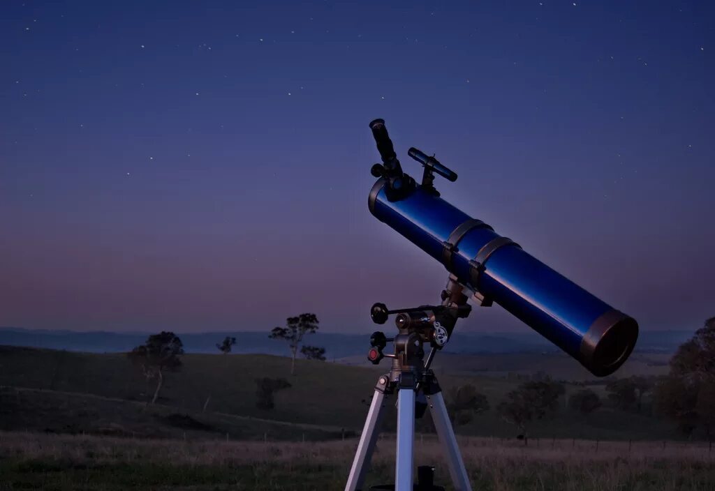 Какой прибор используется для исследования звездного неба. Телескоп Sigeta me-200 eq4. Рефрактор телескоп астрономия. Телескоп Максутова 1957. Оптический телескоп рефрактор.