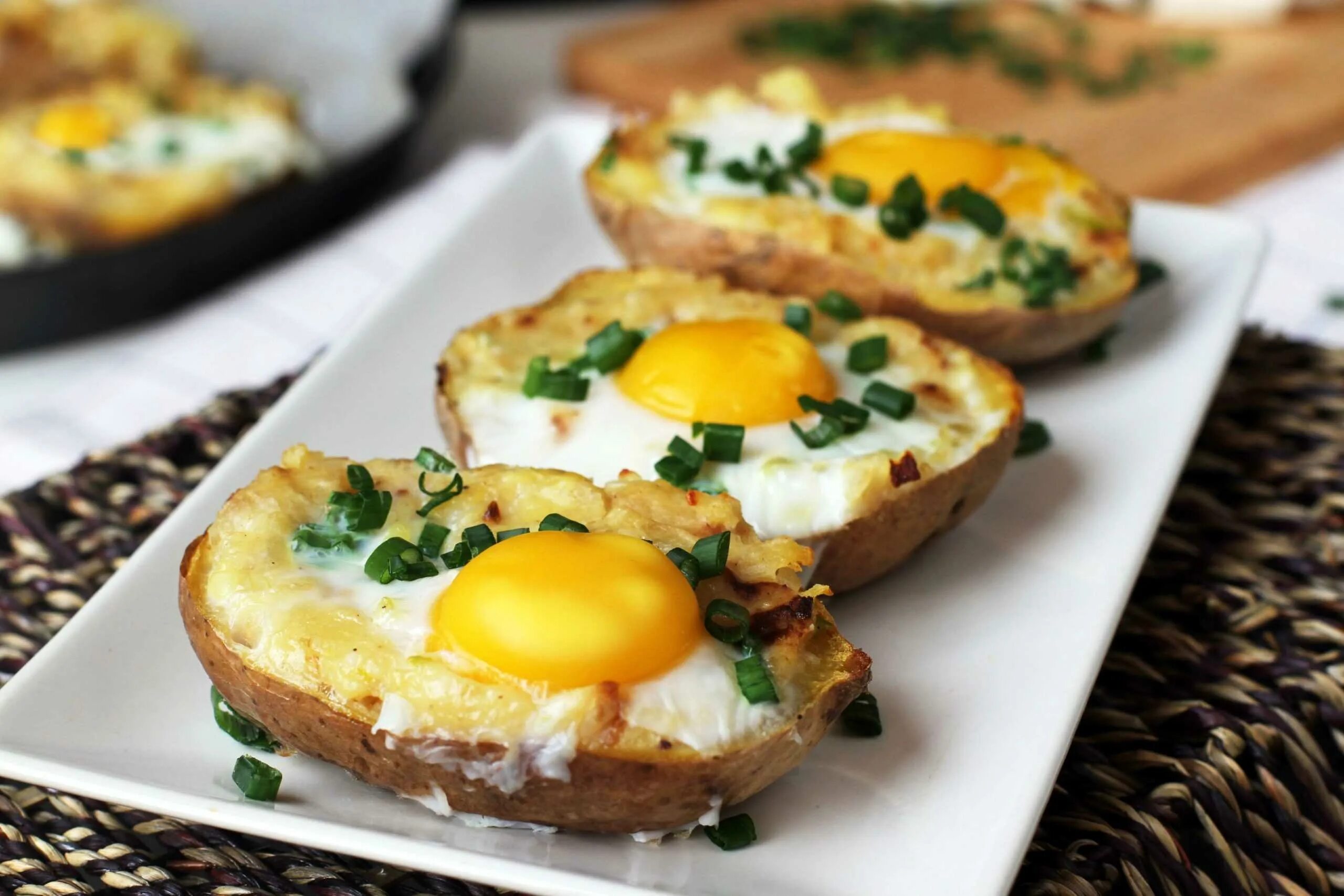Яичница. Завтрак с яйцом. Блюда из яиц. Необычный завтрак из яиц. Какое блюдо приготовить из яиц