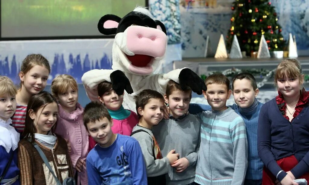 Губернаторская елка 2024 московская область. Губернаторская елка 2024 московская область. Дети воробьев воробушек. Губернаторская елка чехов. Губернаторская елка 2008 чехов.