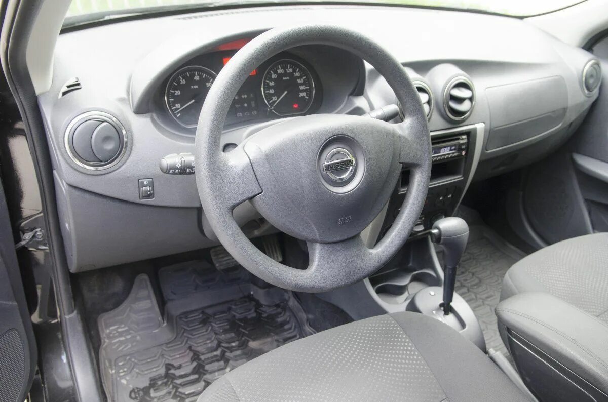 Nissan almera classic 2008 интерьер. Nissan almera 2015. Ниссан альмера классик 1. Расход ниссан альмера классик. Ниссан альмера 2017.